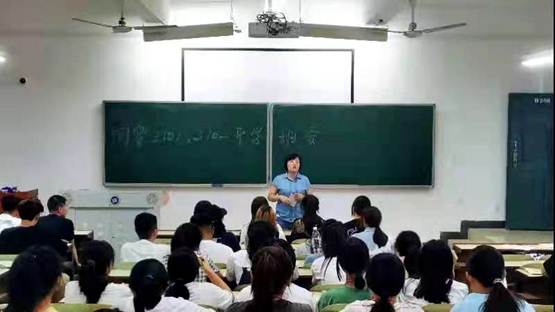 说明: F:\3. 海燕策略研究网址查询教学工作(卢时光)\18. 新闻稿件\2021.9.23:海燕策略研究网址查询各班召开新生班班会\微信图片_20210923193552.jpg