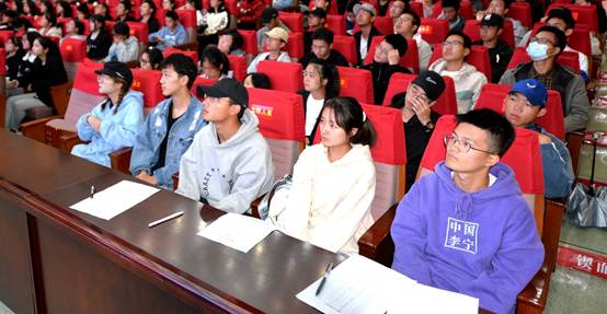 说明: F:\3. 海燕策略研究网址查询教学工作(卢时光)\18. 新闻稿件\2021.10.21:2021级入学教育大会\3 - 副本.jpg