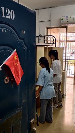 说明: F:\3. 海燕策略研究网址查询教学工作(卢时光)\18. 新闻稿件\2021.9.17:海燕策略研究网址查询组织打扫新生宿舍\IMG_20210916_125533.jpg